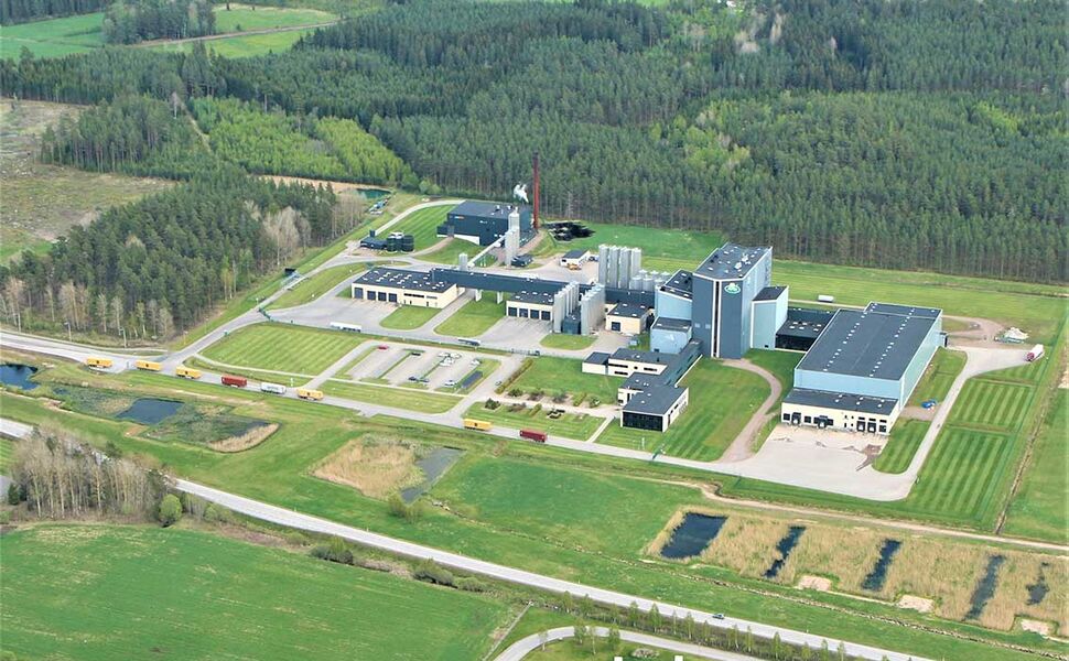 Arlas melkepulverfabrikk i Vimmerby er den andre i konsernet som blir helt fossilfri. Her produseres omtrent 510 millioner kilo melkepulver per år. Foto: Adven