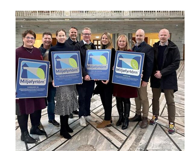 På bildet fra venstre:  Senterleder Anja Løvåsen, Driftstekniker Hans-Arne Andresen, Eiendomsforvalter Susanne Seel Bahr, Eiendomssjef Carl Christian Petersen, Markedskoordinator Anette Øyehaug, Markedskoordinator Ingeborg Hommelstad, Driftsleder Thomas Eide og Driftsleder Magne Grasto. Foto: KLP Eiendom