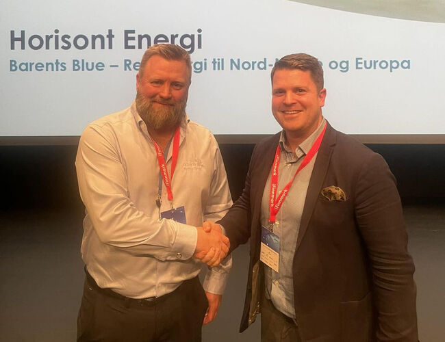 Stig Ove Hjelmevoll, Barents NaturGass, og Tom Eirik Jakobsen, Horisont Energi. Foto: Horisont Energi