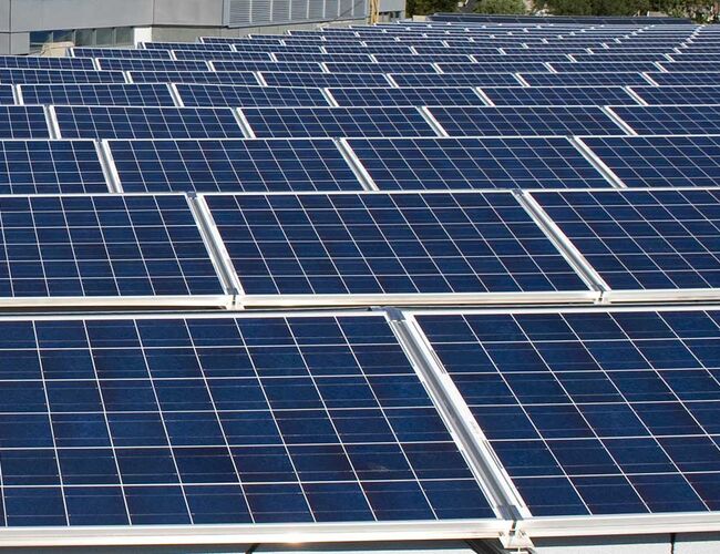 Glitre Nett opplever sterk vekst i antall solcelleanlegg i sitt nettområde, og utviklingen er ventet å fortsette fremover. Foto: Glitre Nett