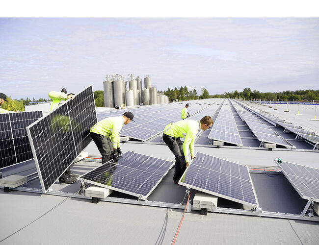 I Europa bruker Wavin utelukkende 100% fornybar elektrisitet på alle fabrikker, hvor flere allerede har installert eller er i prosessen med å installere solcellepaneler på taket. Foto: Wavin