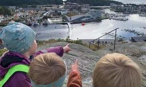 Barn på toppen av Uranienborg - foto: Nina Kristoffersen