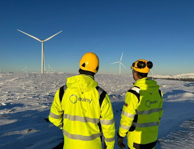 Guleslettene vindkraftverk ligger i kommunene Bremanger og Kinn og består av 47 turbiner. Foto: Eviny