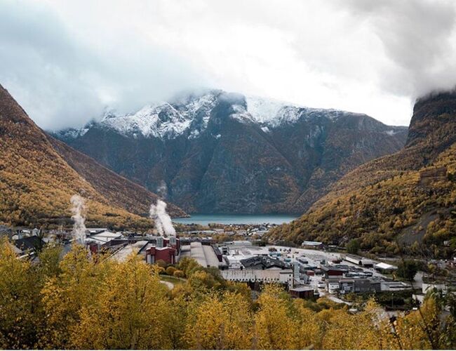 Hydro Rein og Årdal Energi skal sammen se på mulighetsrommet for å levere mer fornybar kraft til næringsliv, industri og forbrukere i Årdal. Foto: Hydro