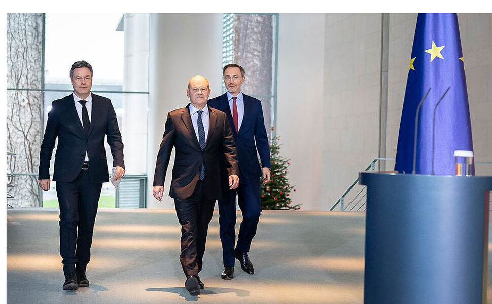 Tysklands nærings- og klimaminister Robert Habeck, forbundskansler Olav Scholz og finansminister Christian Linder ble enige om den nye kraftverkstrategien. Foto: Bundesregierung/Kugler