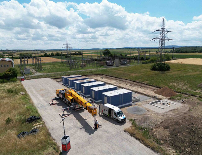 En av to batteriparker på 20 MW som Eco Stor åpnet i Bavaria i Tyskland i fjor. Prosjektet ble utviklet i samarbeid med Kyon Energy og Verbund. Foto: Kyon Energy