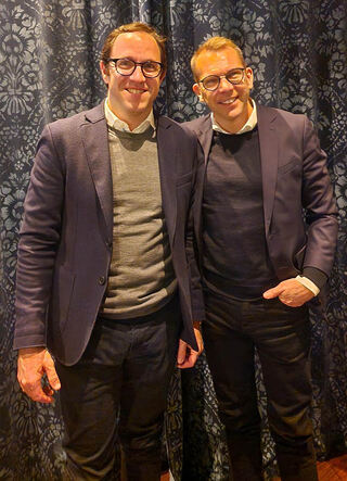 Lluis Noguera, CEO i X-Elio (t.v.) og Steffen Syvertsen, konsernsjef i Å Energi. Foto: Å Energi