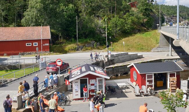 Turistinformasjonen ved Ørje Sluser en varm sommerdag