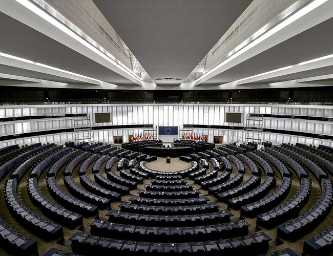 Valget til nytt Europaparlament skjer 6.-9. juni 2024. Her fra plenumssalen i Strasbourg. Foto: Frederic Köberl, Unsplash