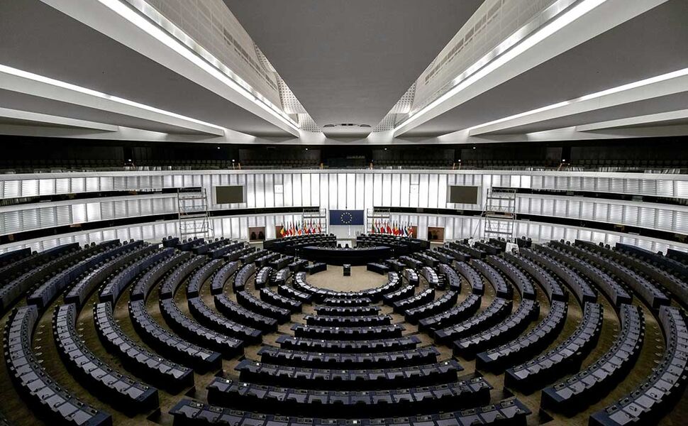 Valget til nytt Europaparlament skjer 6.-9. juni 2024. Her fra plenumssalen i Strasbourg. Foto: Frederic Köberl, Unsplash