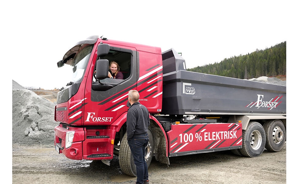 Flere nullutslippskjøretøy på norske veier: Her ser vi en elektrisk lastebil fra Forset Grus. Foto: Enova