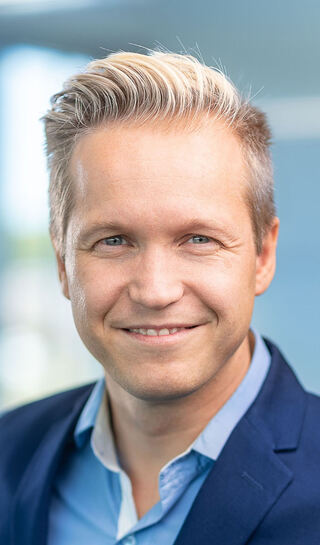 Stian Thorsrud, kommunikasjonsdirektør i OneCo. Foto: Schneider Electric