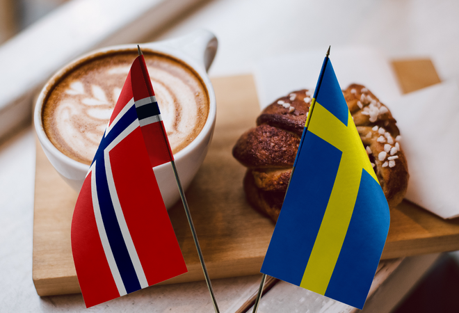 Frokost med norsk og svensk flagg