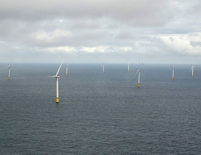 Nedgang i kvotepliktige utslipp av klimagasser i 2023: Kraft fra havvind og kraft fra land er tiltak som har bidratt til å redusere utslipp offshore. Bilde fra havvindparken Hywind Tampen. Foto: Reuters, NTB.
