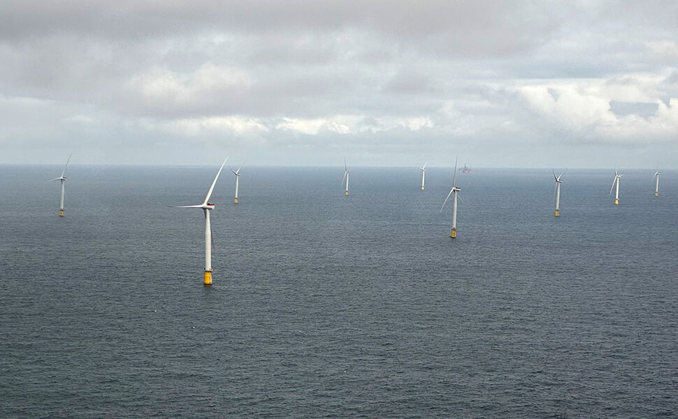Nedgang i kvotepliktige utslipp av klimagasser i 2023: Kraft fra havvind og kraft fra land er tiltak som har bidratt til å redusere utslipp offshore. Bilde fra havvindparken Hywind Tampen. Foto: Reuters, NTB.