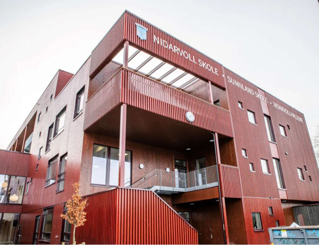 Det nye skolebygget til Nidarvoll skole og Sunnland skole ble offisielt åpnet i april. Foto: Trondheim kommune