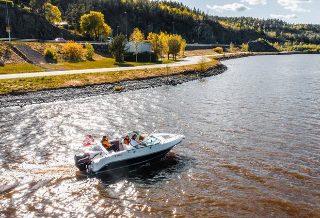 Båtkjøring i Rødenessjøen