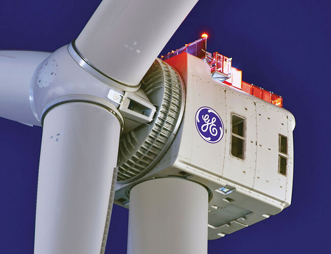 Her er en tilsvarende vindturbin (GE Haliade turbin) bygget på land i Rotterdam. Vindmøllen som skal settes opp på industriområdet i Gulen vil se lik ut, men bli enda kraftigere. Foto:  GE Vernova GE Vernova