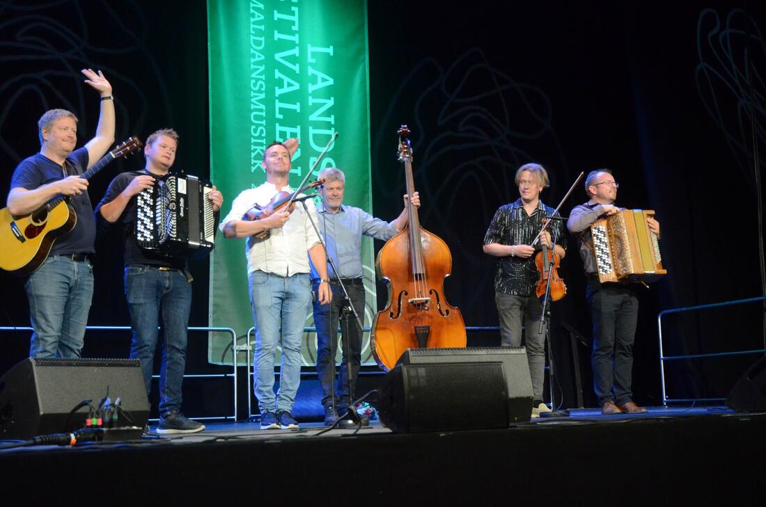 Kompani Byre vann gruppespel i fjor og deltek på Vestnes. Foto: Jostein Aardal