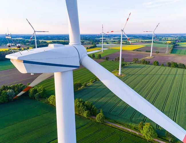 Vindkraft utgjør 33 prosent og den største andelen av kraftproduksjonen i Tyskland. Foto: Christian Schwier