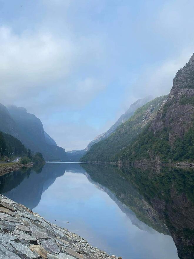 Vann, fjell, dal