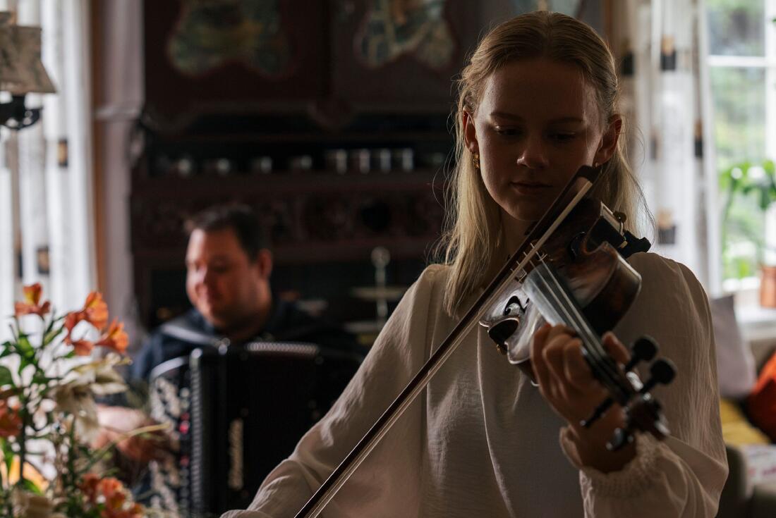 Vegard Hansen og Ragna Valde Sletten er aktuelle med duoplate og er klare for turné. Foto: Ian Aannevik.