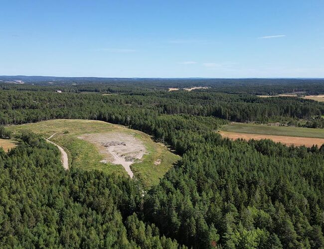 Oversiktsbilde av Forsetlundgropa tatt med drone. Foto: Østfold Energi