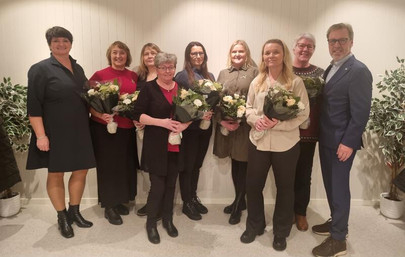 Ordfører Mona Benjaminsen, Barbro Johansen, Monica Nyrud, Torgunn Anti Benjaminsen, Nina Bakken, Hege Johansen-Grimstad, Vibeke Thomassen, Helene Kongsli og kommunedirektør Leif Hovden