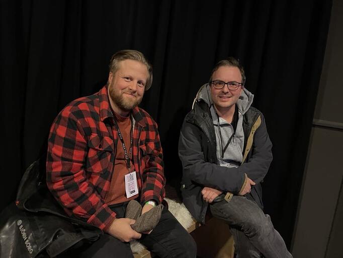 Programleiar i Folkemusikktimen, John Ole Morken, og redaktør i Folkemusikk, Kjellbjørn Karsrud, har i oppgåve å formidle ting som rører seg på folkemusikkfeltet. Foto: Frank Rolland.