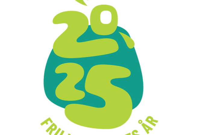 Friluftlivets år 2025 logo. Lysegrønn skrift på mørkere grønn bakgrunn