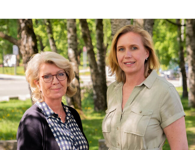 Fornybar Norge-leder Åslaug Haga og Trine Kopstad Berentsen, direktør for solenergi og energisamfunn i Fornybar Norge. Foto: Fornybar Norge