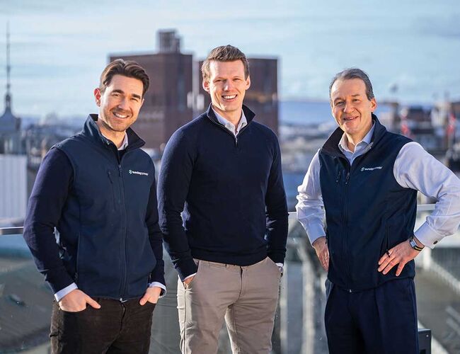 Fra venstre: Jonas Ibsen Brynildsrud (CEO, Sunday Power), Lars Åmellem (Head of Business Development, Ragde Innovation) og Rikard af Ekenstam (CCO, Sunday Power). Foto: Sunday Power