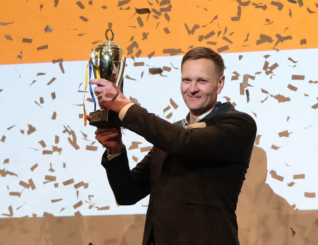 Fredrik Dahl-Paulsen og Hafslund Celsio vant innovasjonskonkurransen på Fjernvarmedagene med prosjektet ” D’Wellbooster – Boosting wellings for dwellings”. Foto: Norsk Fjernvarme