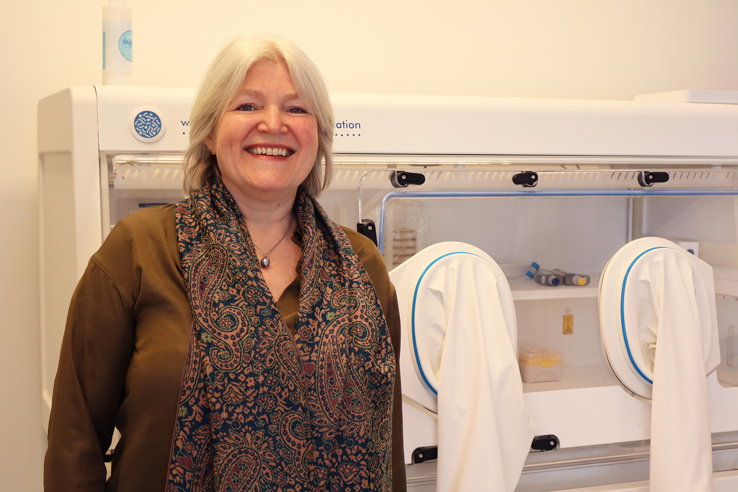 Photo of Ellen Bruzell, Senior Scientist at NIOM in the lab.