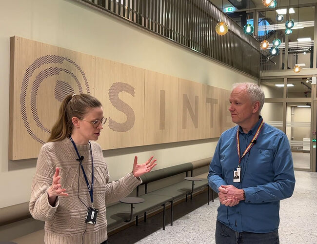 Stefania Gardarsdottir og Petter Røkke fra SINTEF i det nye Energibygget på Gløshaugen der Energieffektiv Fremtid arrangeres 22. mai. Foto: SINTEF