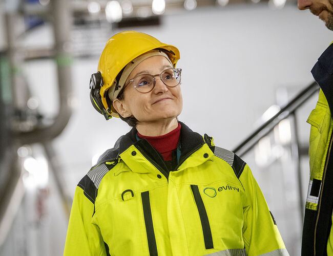 – Eviny planlegger tre kraftverk som vil gi økt produksjon når kraftbehovet er størst. Dette vil bidra til å jevne ut de høyeste pristoppene, sier Sonja Chirico Indrebø, administrerende direktør i Eviny Fornybar. Foto: Eviny/Helge Skodvin