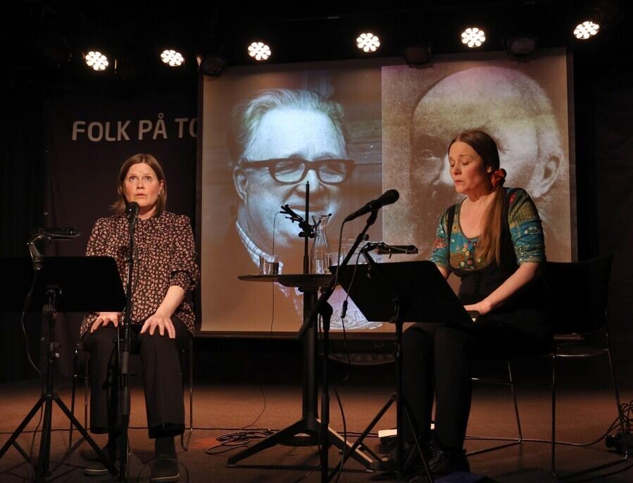 Marit Karlberg og Øyonn Groven Myhren har late seg inspirere av klangane hardingfelespelarane, her representert av Torleiv Bolstad, nyttar seg av. Foto: Knut Utler.