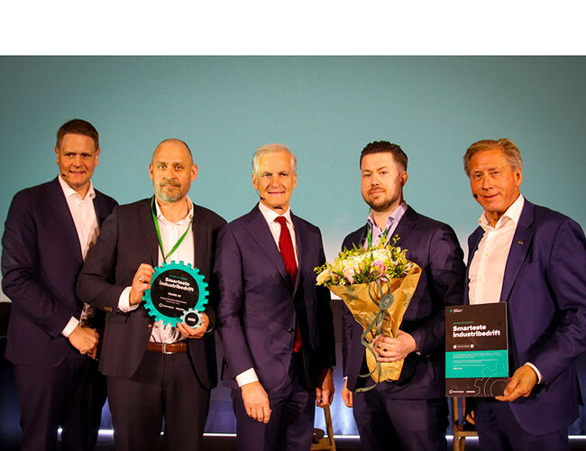 Fra venstre: Harald Solberg, Norsk Industri; Richard Sulen, Framo; statsminister Jonas Gahr Støre; Christer Havsgård, Framo og Nils Klippenberg, Siemens. Foto: Tone Buene, Norsk Industri