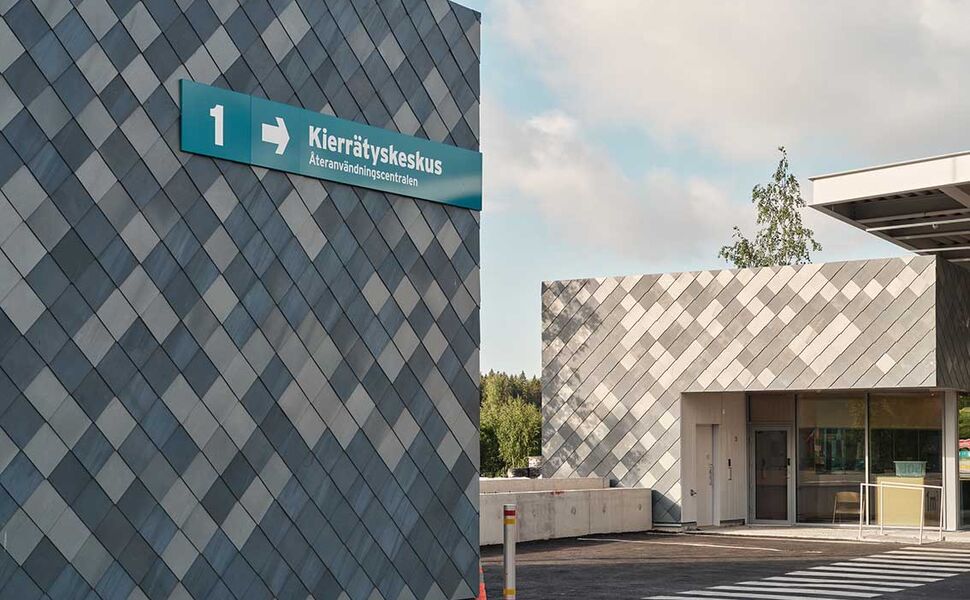 Kivikko Sortti-stasjonen i Helsingfors har vunnet German Design Award 2025 for sin kombinasjon av funksjonalitet og bærekraft. Fasaden er kledd med gjenbrukte titansinkplater fra Rheinzink. Foto: Kivinen Rusanen Architects