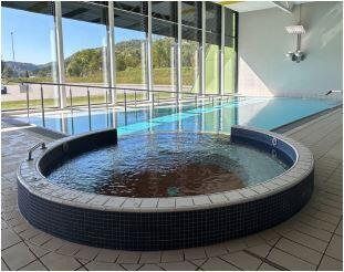 Bilde av ett rundt terapibad med bobler