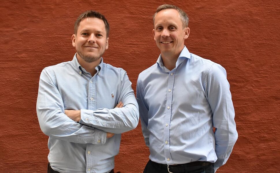 Fra venstre: Simen Wahlstrøm er ansatt som fagansvarlig for klimagassberegninger og Henrik Ness Mikkelsen som fagsjef for infrastruktur. Foto: Grønn Byggallianse
