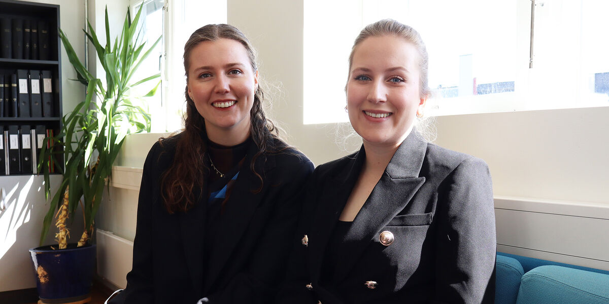Picture of the two master students Rebekka Rún Scheving and Embla Victoria Eggum at NIOM