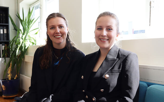 Picture of the two master students Rebekka Rún Scheving and Embla Victoria Eggum at NIOM