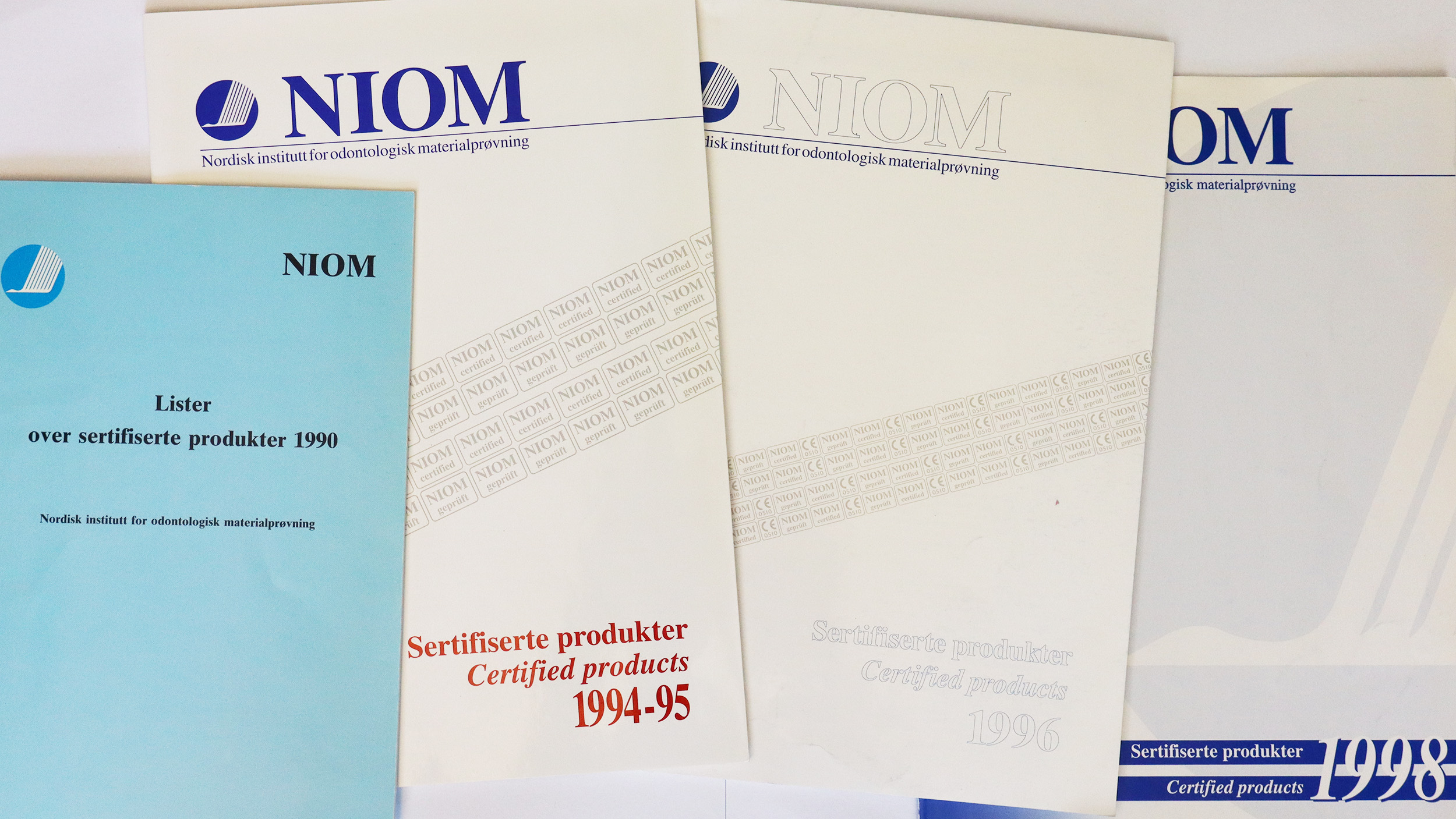Picture of old NIOM magazines