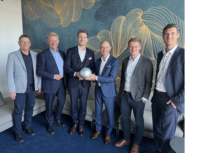 Ledelsen i Heimdall Power og Bayernwerk møttes nylig i München ifm. inngåelsen av den nye kontrakten. F.v. Gerhard Biedenbach (Heimdall Power), Stein Dale (Chair of the Board, Heimdall Power), Jørgen Festervoll (CEO, Heimdall Power), Dr. Egon Leo Westphal (CEO, Bayernwerk AG), Thomas Schiml (Bayernwerk) og Matthias Löhlein (Bayernwerk) Foto: Michael Hitzek/Bayernwerk AG