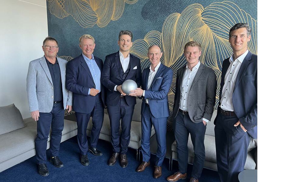 Ledelsen i Heimdall Power og Bayernwerk møttes nylig i München ifm. inngåelsen av den nye kontrakten. F.v. Gerhard Biedenbach (Heimdall Power), Stein Dale (Chair of the Board, Heimdall Power), Jørgen Festervoll (CEO, Heimdall Power), Dr. Egon Leo Westphal (CEO, Bayernwerk AG), Thomas Schiml (Bayernwerk) og Matthias Löhlein (Bayernwerk) Foto: Michael Hitzek/Bayernwerk AG
