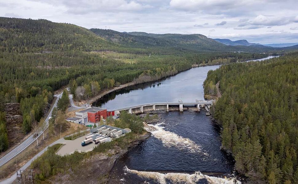 Hydrogenanlegget vil ha en årlig produksjonskapasitet på 300 tonn hydrogen. Det vil erstatte om lag 3000 liter diesel per døgn og betyr at 3 millioner kjørte kilometer med lastebiltransport årlig kan kjøres uten utslipp. Dette tilsvarer 3000 turer tur-retur Oslo-Trondheim. Foto: Å Energi