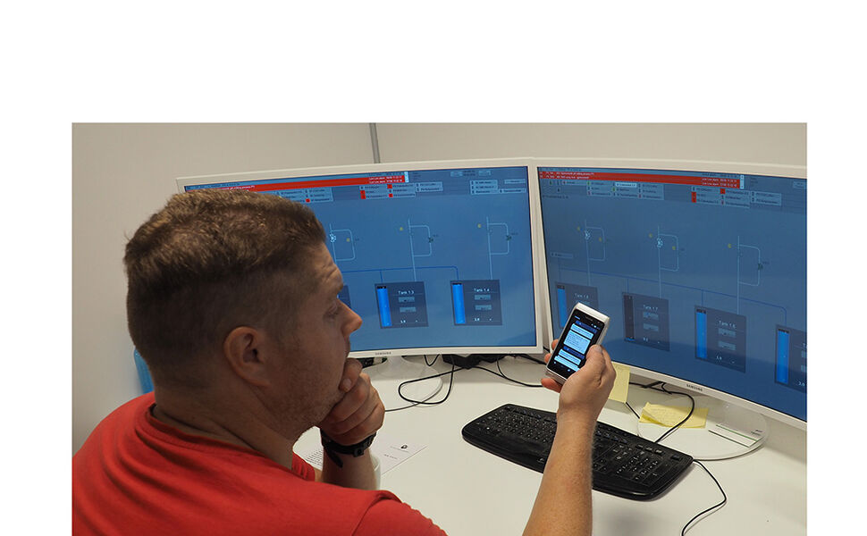 På Erko Settefisk blir det landbaserte anlegget overvåket og styrt digitalt fra en PC/mobil. Røkteren kan ha vakt hjemme og likevel kunne ha kontroll og eventuelt gripe inn til enhver tid. Foto: Schneider Electric