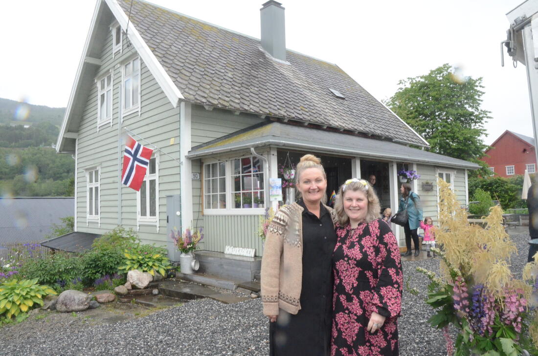 – Dette er den desidert beste Pederhusveka vi har gjennomført, seier dagleg leiar Sigrid Moldestad (til venstre), og ho får full støtte for denne oppsummeringa av styreleiar Mari Andrea Ness. Foto: Jostein Aardal