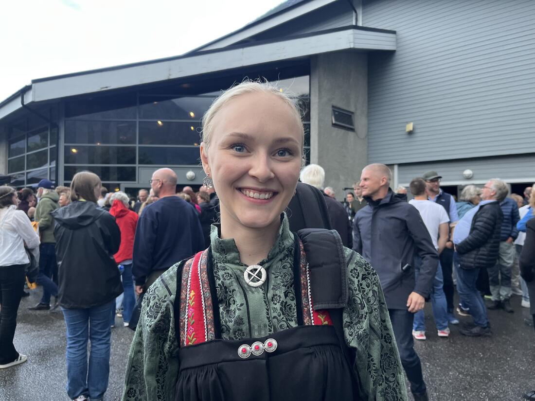 Andrea Søgnen etter finalespelet i Eldre folkemusikkinstrument. Foto: Johanne Flottorp